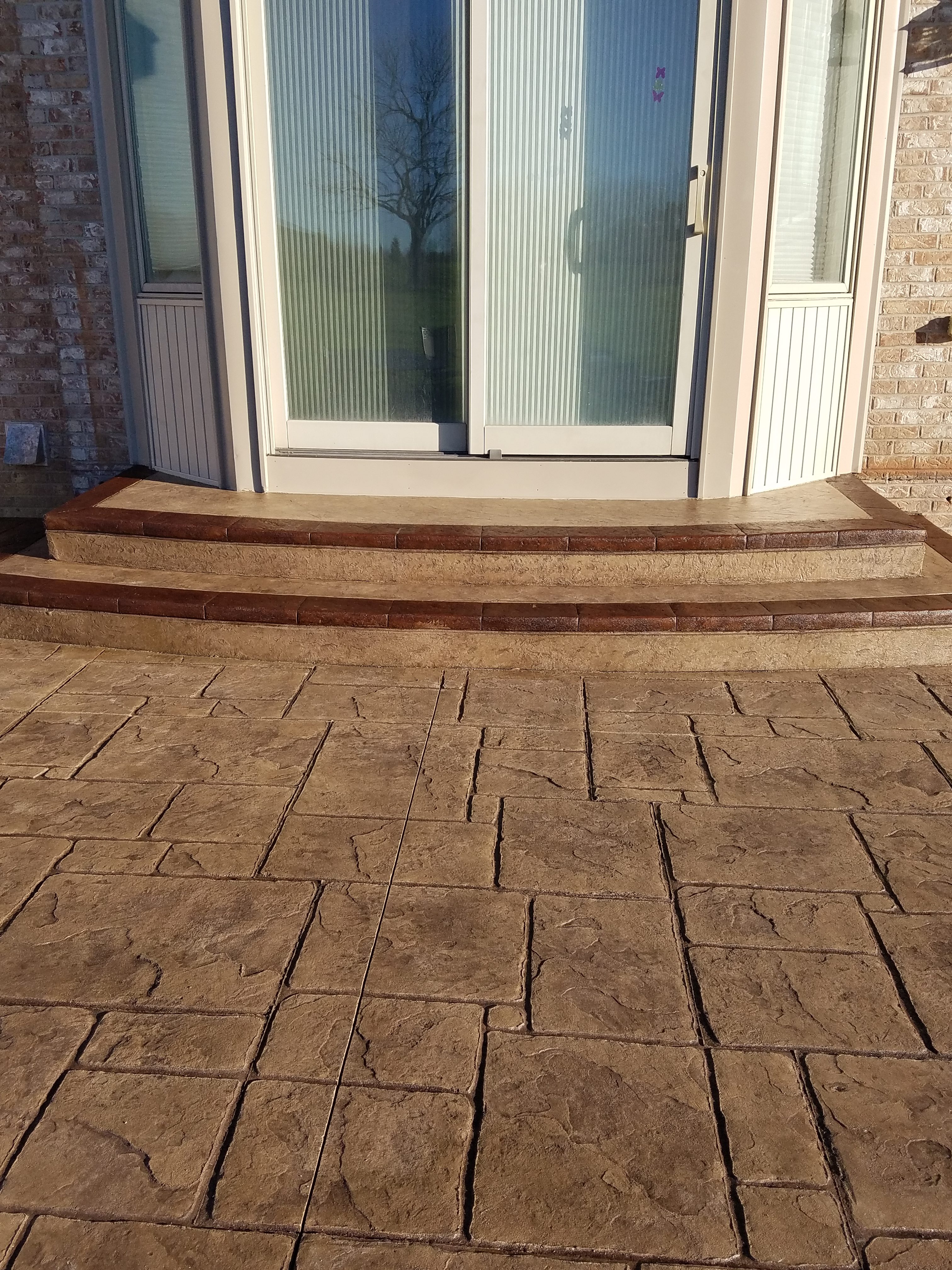 Steps and Patio English Rivenstone - Rolland Cement